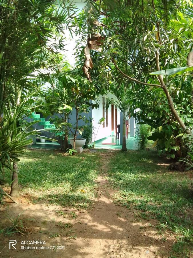 New Star Light Hotel Mirissa Exterior foto