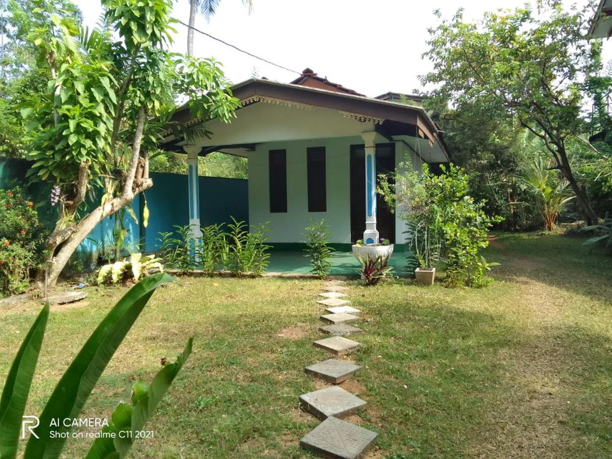 New Star Light Hotel Mirissa Exterior foto