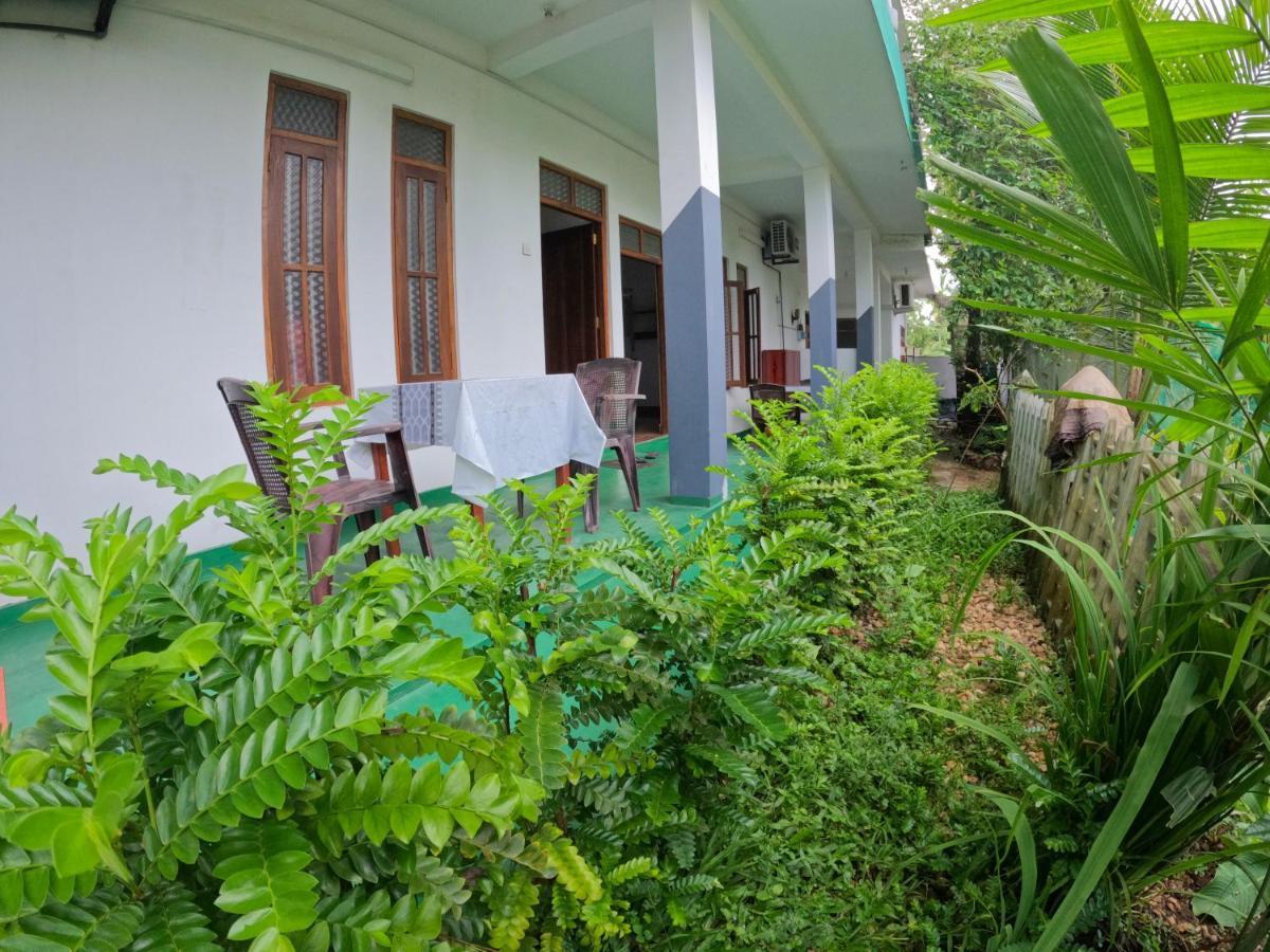 New Star Light Hotel Mirissa Exterior foto