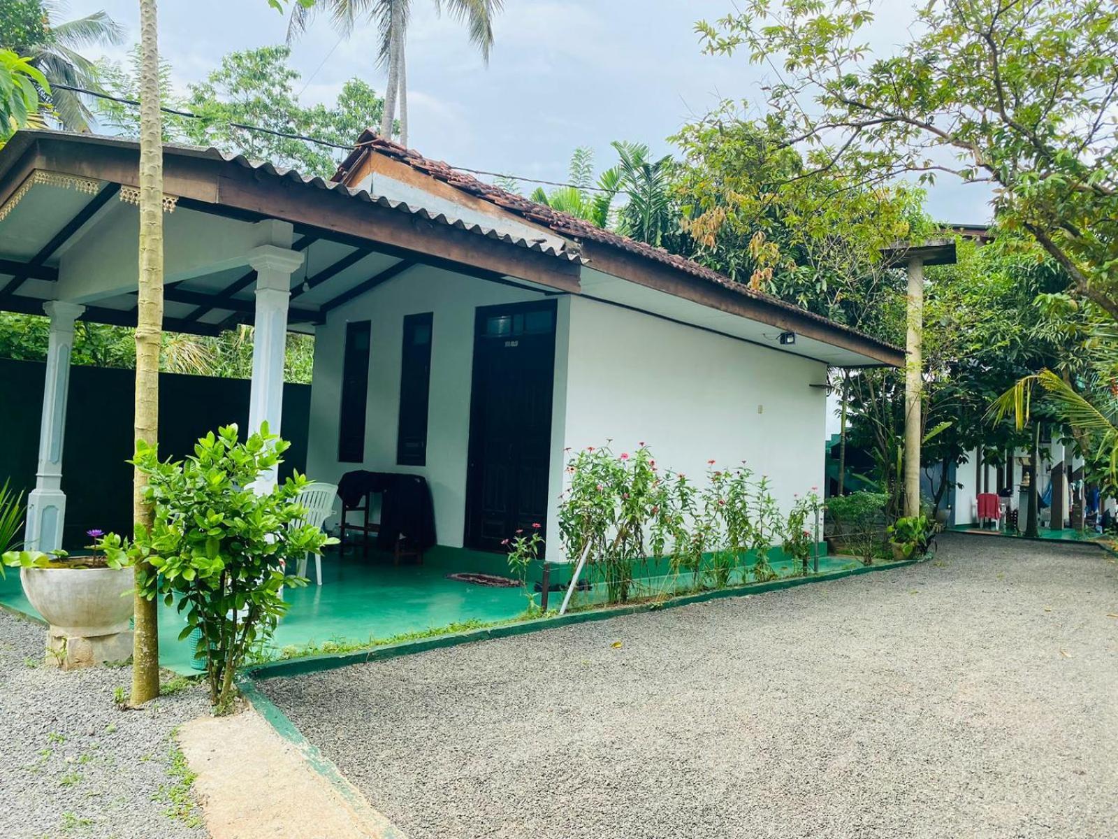 New Star Light Hotel Mirissa Exterior foto